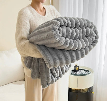 Ultra-Soft Ribbed Blanket – Warm Luxury Comfort