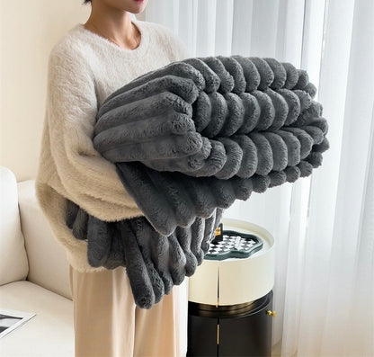 Ultra-Soft Ribbed Blanket – Warm Luxury Comfort
