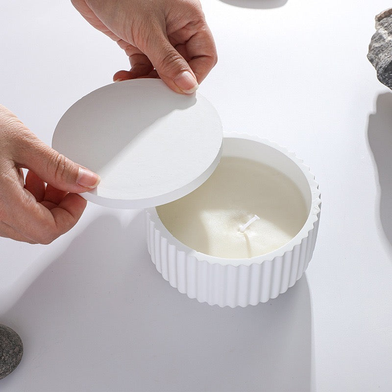 Serene Ceramic Candle – Timeless Fragrance & Design